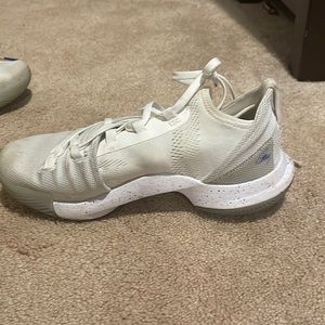 Curry shoe, color white